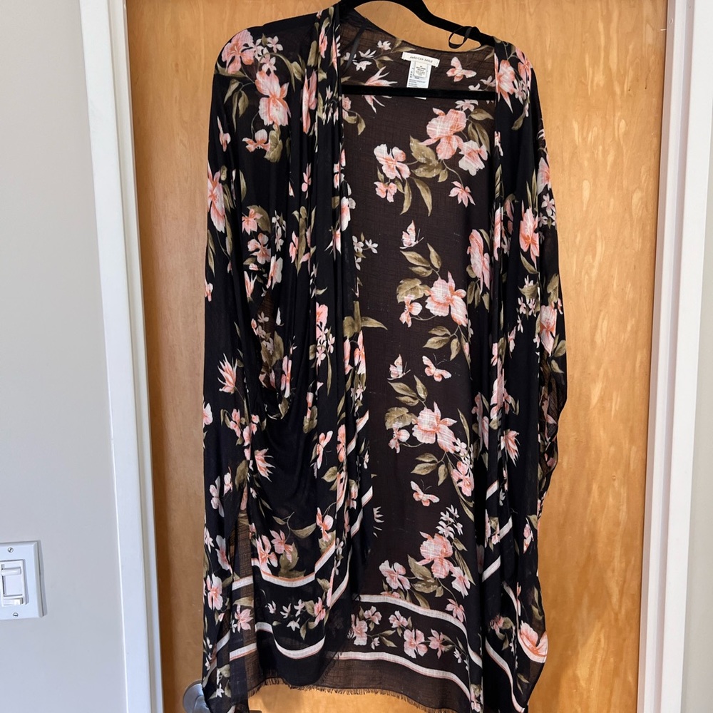American Eagle Black floral Kimono Cardigan OS like new